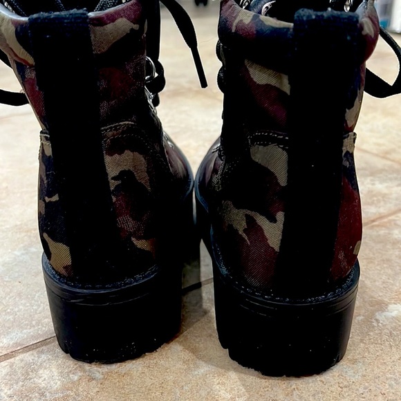 Steve Madden Bumper Camo Platform Hiking Boot. Size 6 - Picture 10 of 13
